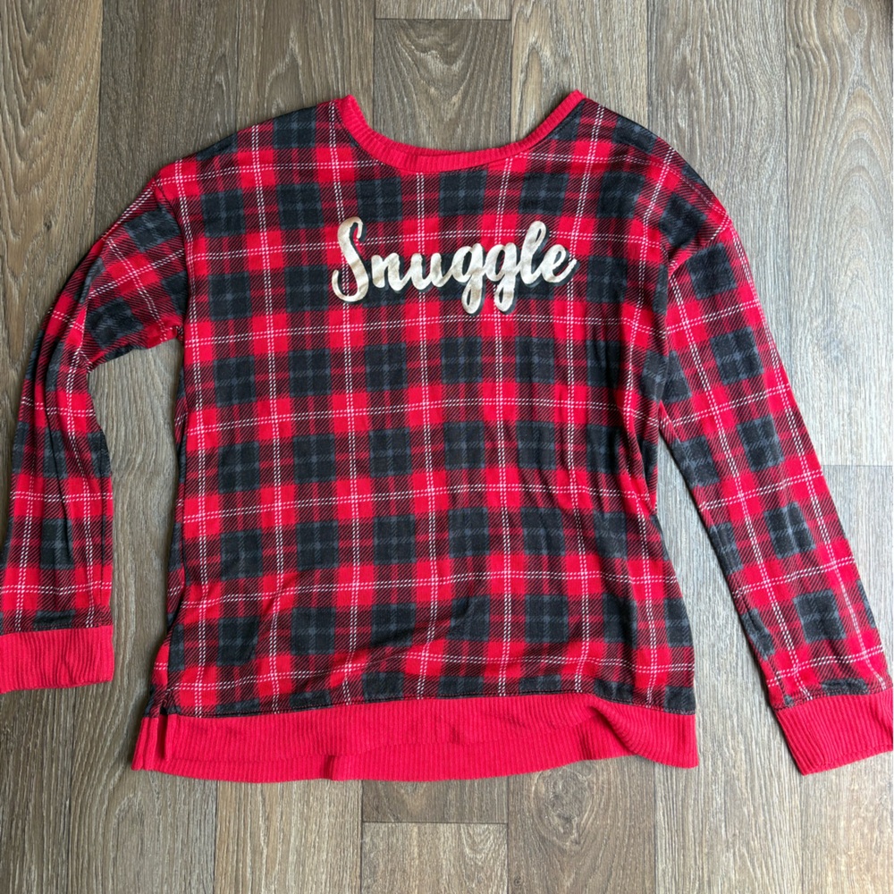 🦄10/$10 Secret Treasures Red and Black Plaid Top